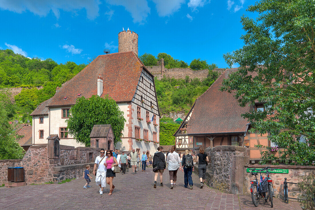 Brücke mit Fachwerkhäusern, Kaysersberg, Elsass, Frankreich, Europa