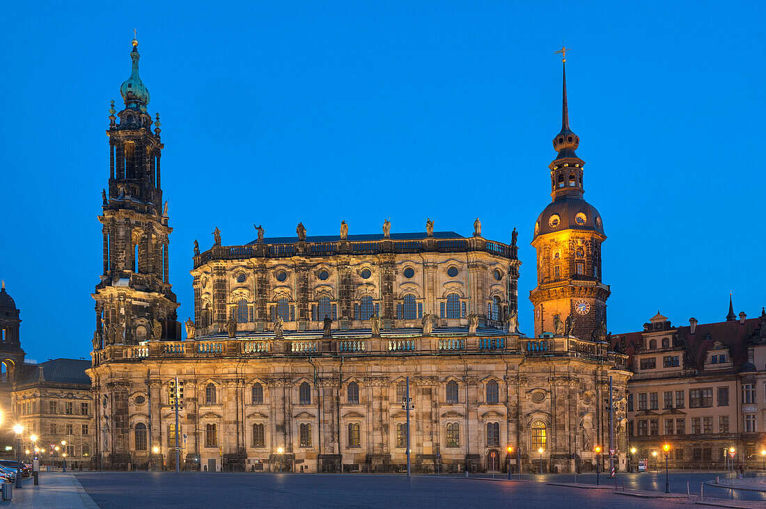 Hofkirche und Schloß in der Abenddämmerung, Dresden, Sachsen, Deutschland, Europa