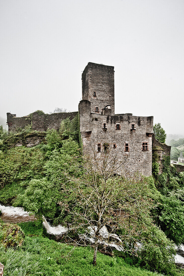 Belcastel, Midi-Pyrénées, Frankreich, Château de Belcaste, Belcastel, Aveyron, Midi-Pyrenees, Frankreich