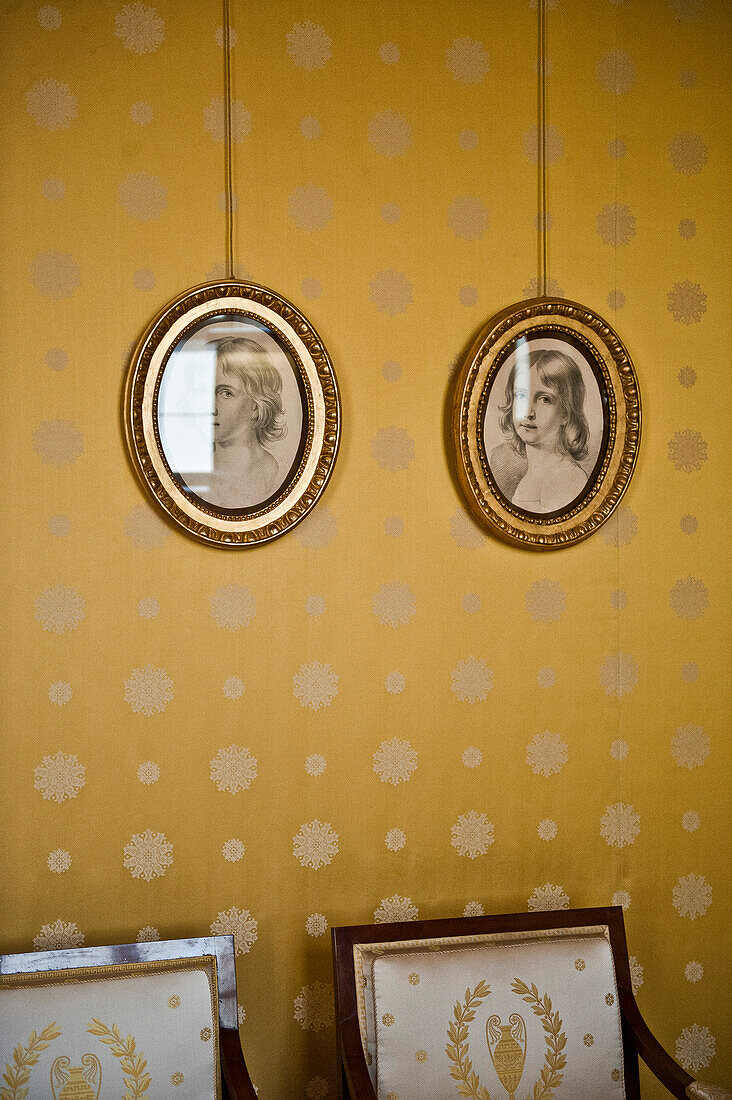 Zwei Portrias im runden Rahmen, Residenzmuseum, München, Oberbayern, Bayern, Deutschland