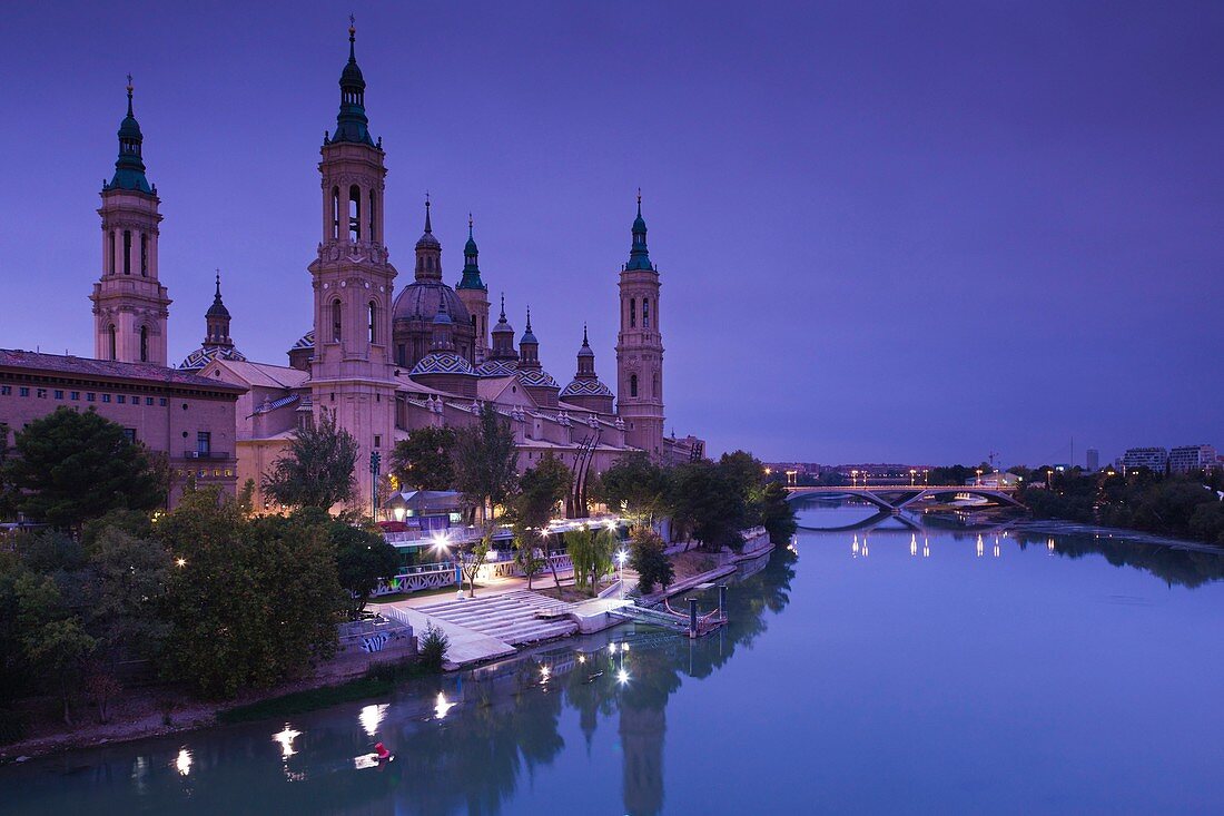 Spain, Aragon Region, Zaragoza Province, Zaragoza, Basilica de Nuestra Senora de Pilar on the Ebro River, dawn