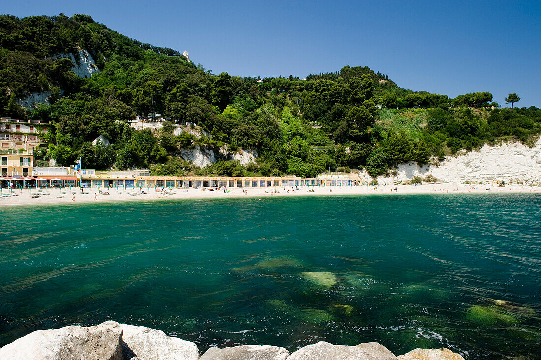 Strand von Sirolo, Marken, Italien