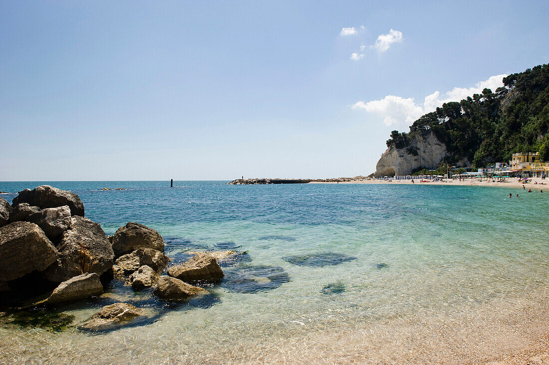 Strand von Sirolo, Marken, Italien