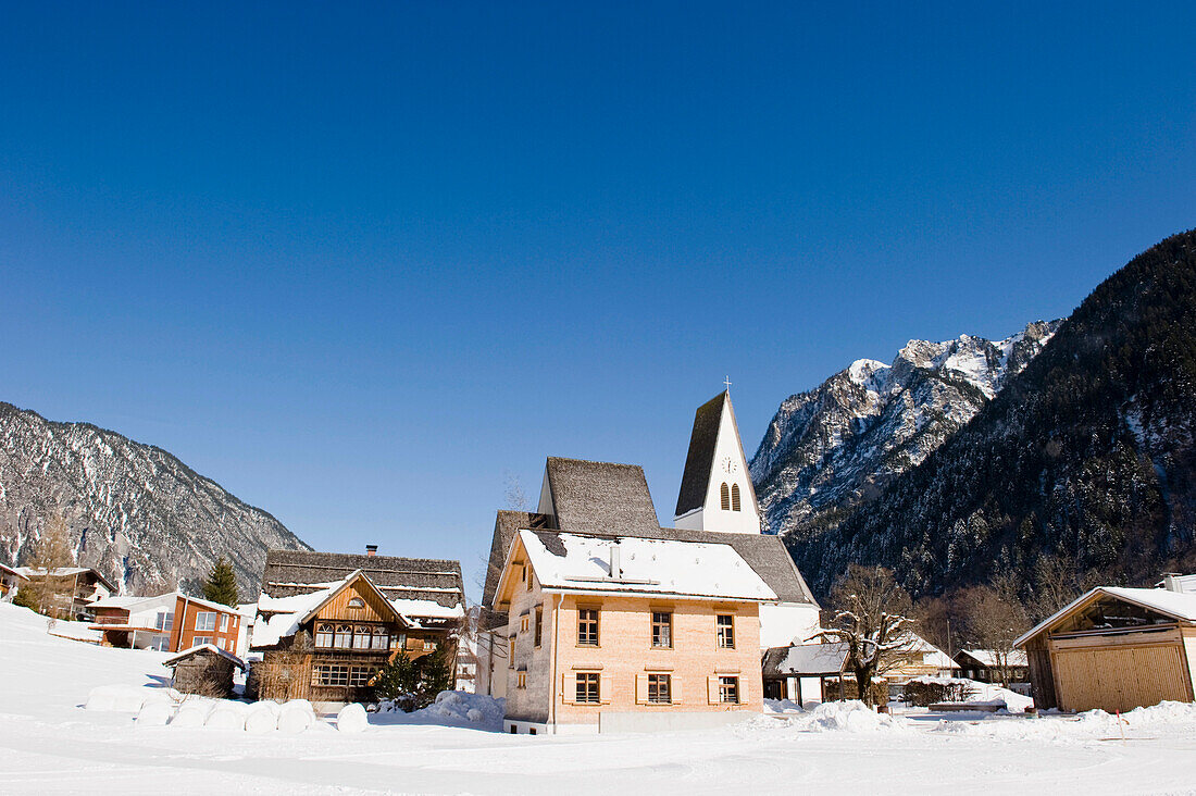 Pfarrkirche von Brand in Winter, Brand, Brandnertal, Vorarlberg, Österreich