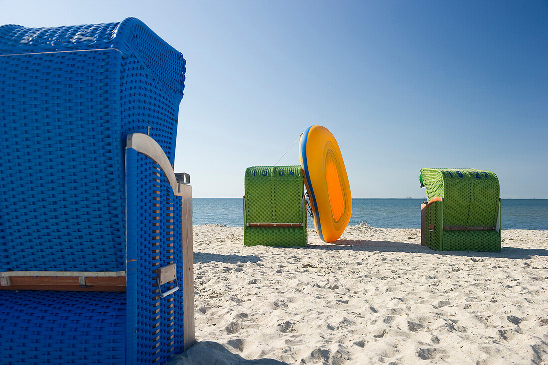 Colourful beachchairs and yellow rubber dinghy on the beach, Wyk, Foehr, North Frisian Islands, Schleswig-Holstein, Germany, Europe