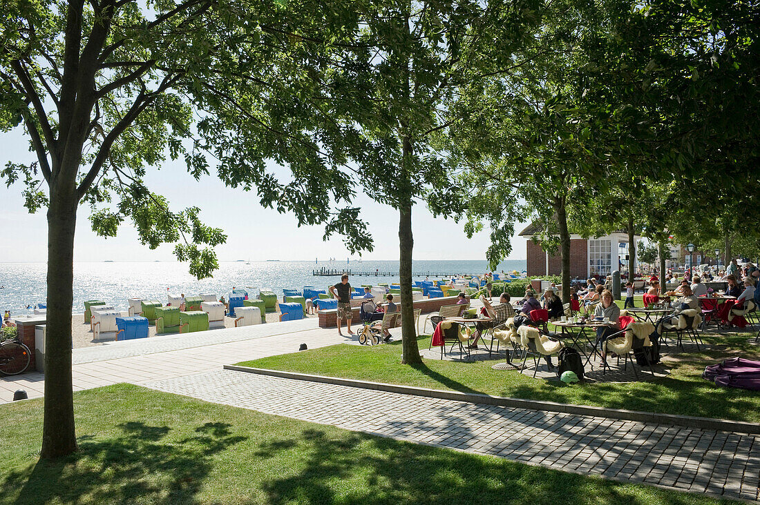 People at the promenade in the sunlight, Wyk, Foehr, North Frisian Islands, Schleswig-Holstein, Germany, Europe