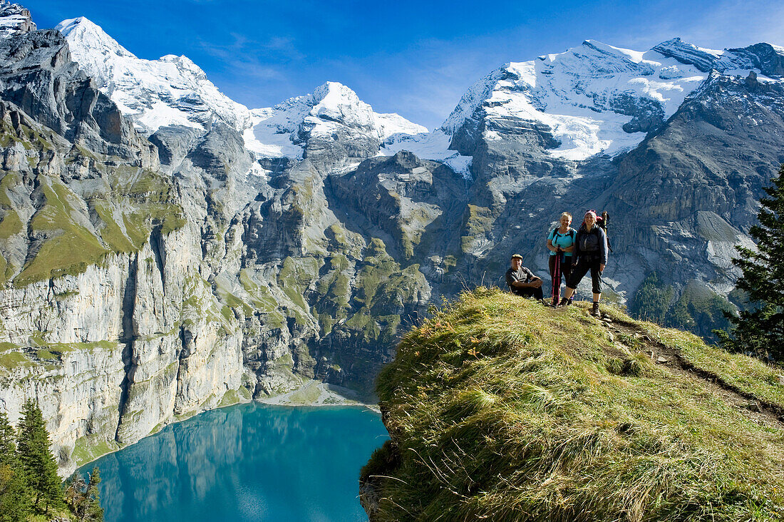 Hikers at lake Oeschinensee, Kandersteg, Bernese Oberland, Canton of Bern, Switzerland, Europe
