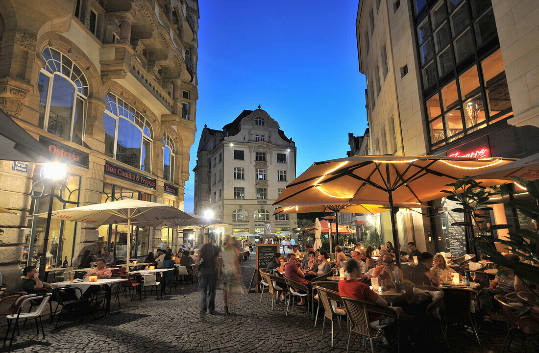 People at Barfußgaesschen at the old town in the evening, Leipzig, Saxony, Germany, Europe