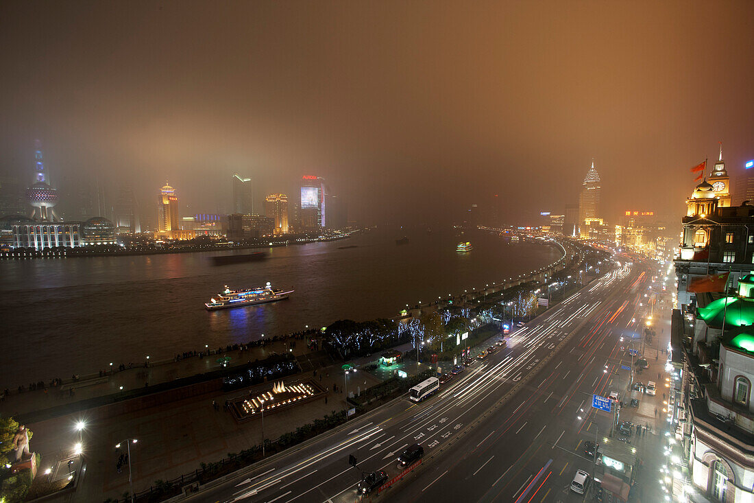 Fairmont Peace Hotel on Nanjing Road with 'The Bund' at the Huangpu River, view towards the special economic area Pudong, Shanghai, China