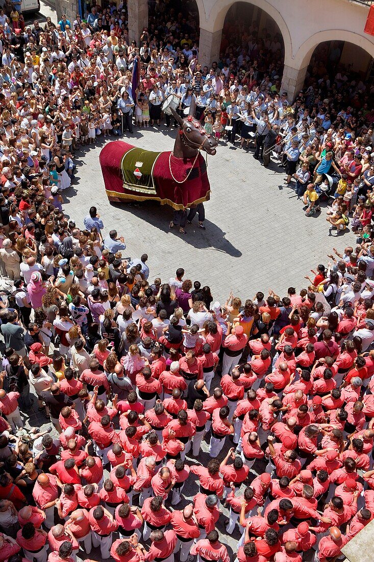 Dance of `Mulassa´  Plaça de la Vila Festa major Valls  Tarragona province, Spain