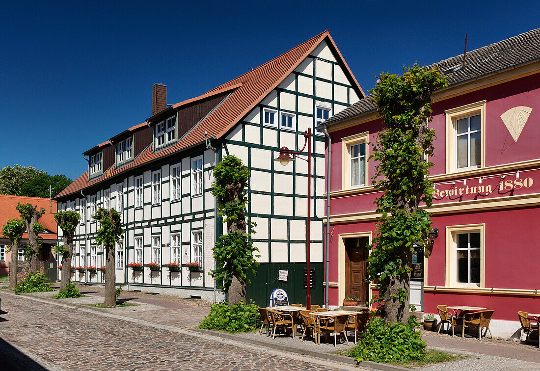 Blick auf die alte Schule in Joachimsthal, Schorfheide, Uckermark, Land Brandenburg, Deutschland, Europa