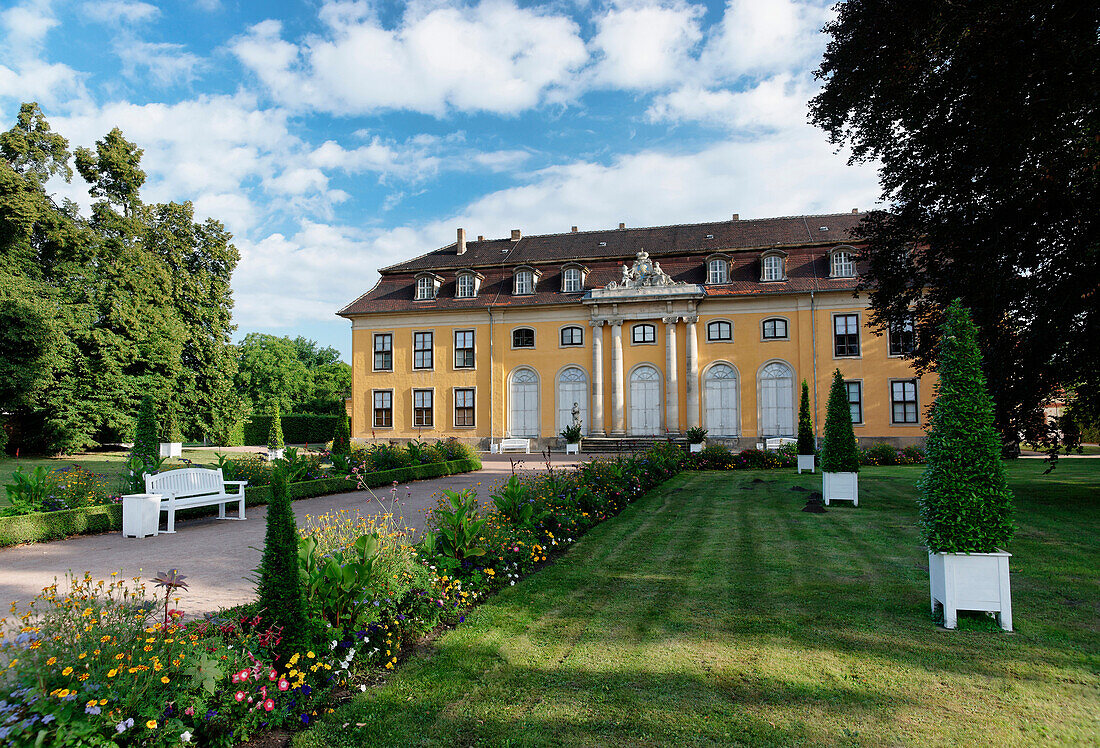 Schloss Mosigkau mit Schlossgarten, Mosigkau, Dessau, Sachsen-Anhalt, Deutschland, Europa