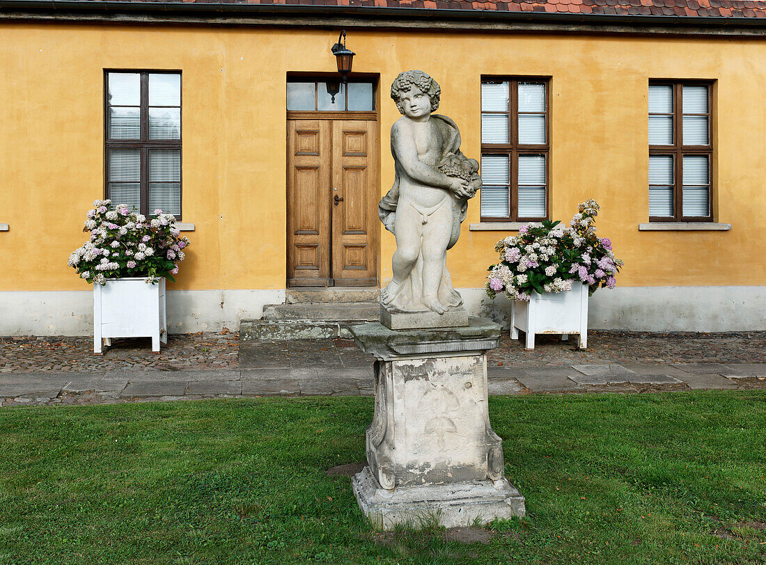 Eingeschossiger Pavillon am Schloss Mosigkau, Mosigkau bei Dessau, Sachsen-Anhalt, Deutschland, Europa