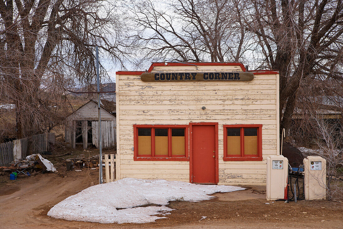 Former petrol station at Boulder, Utah, USA, America