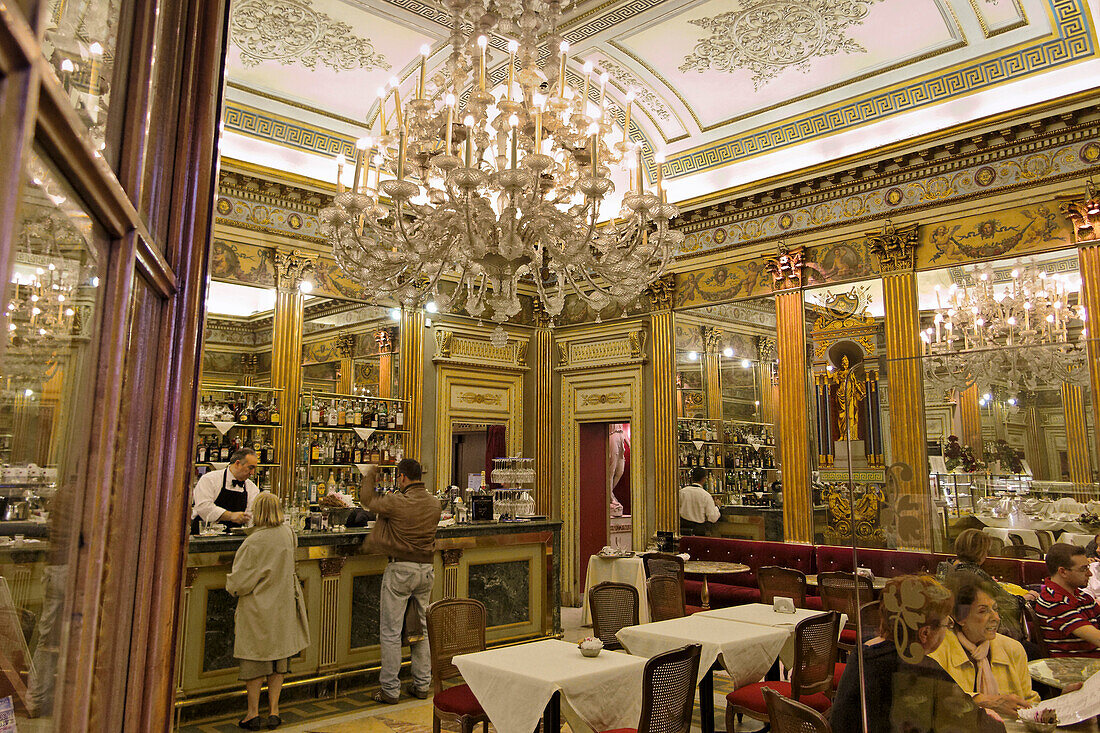 Prunkvoller Innenraum des Café San Carlo, Turin, Piemont, Italien