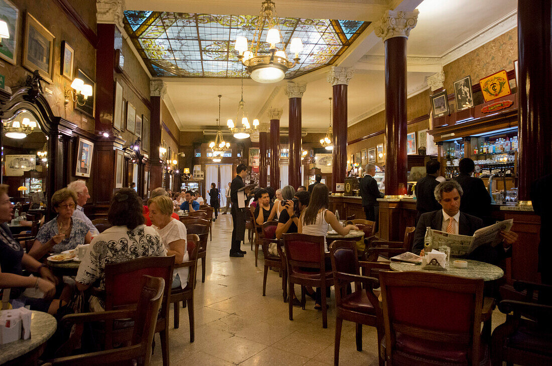 Innenaufnahmnde des Café Tortoni, Avenida de Mayo, seit 1958, Buenos Aires, Argentinien