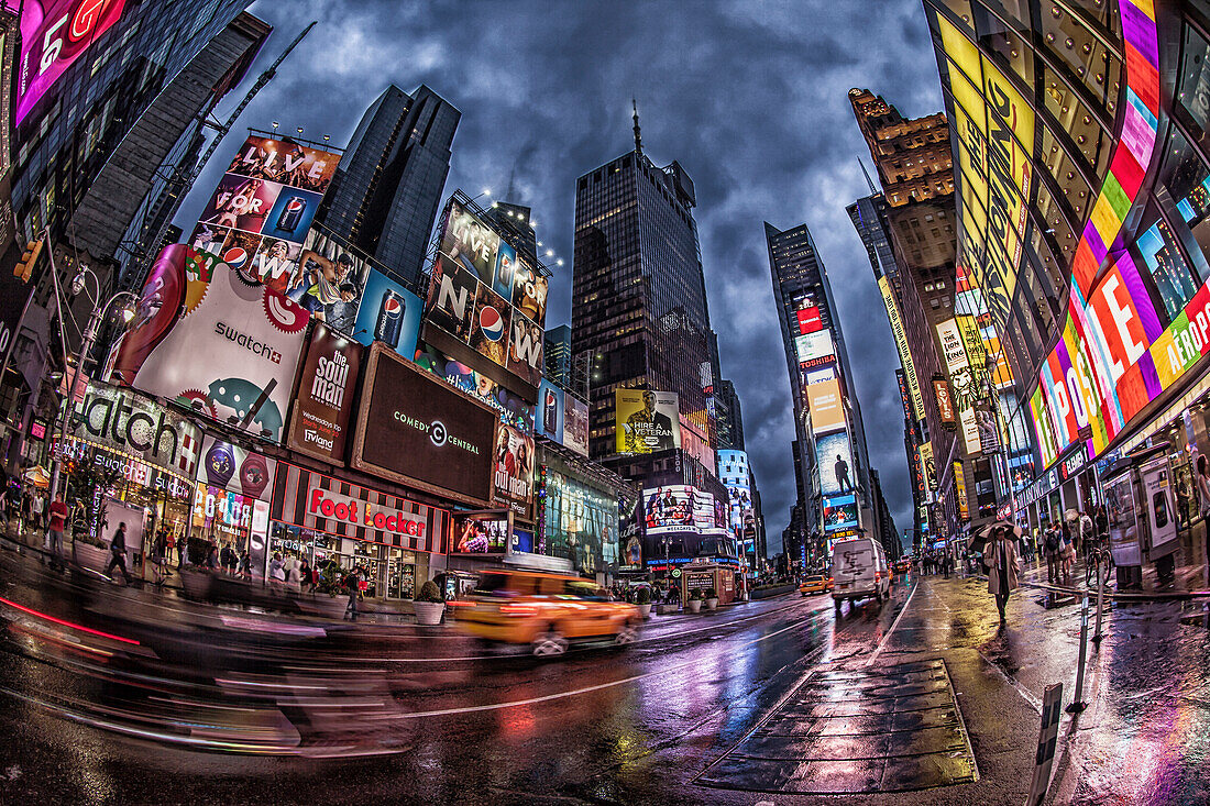 Street in the rain, Times Square at twilight, 42th, Broadway, Manhattan, New York City, New York, USA