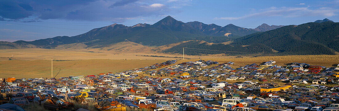 Car dump on prairie, Absaroka Mountains, Montana, USA, America