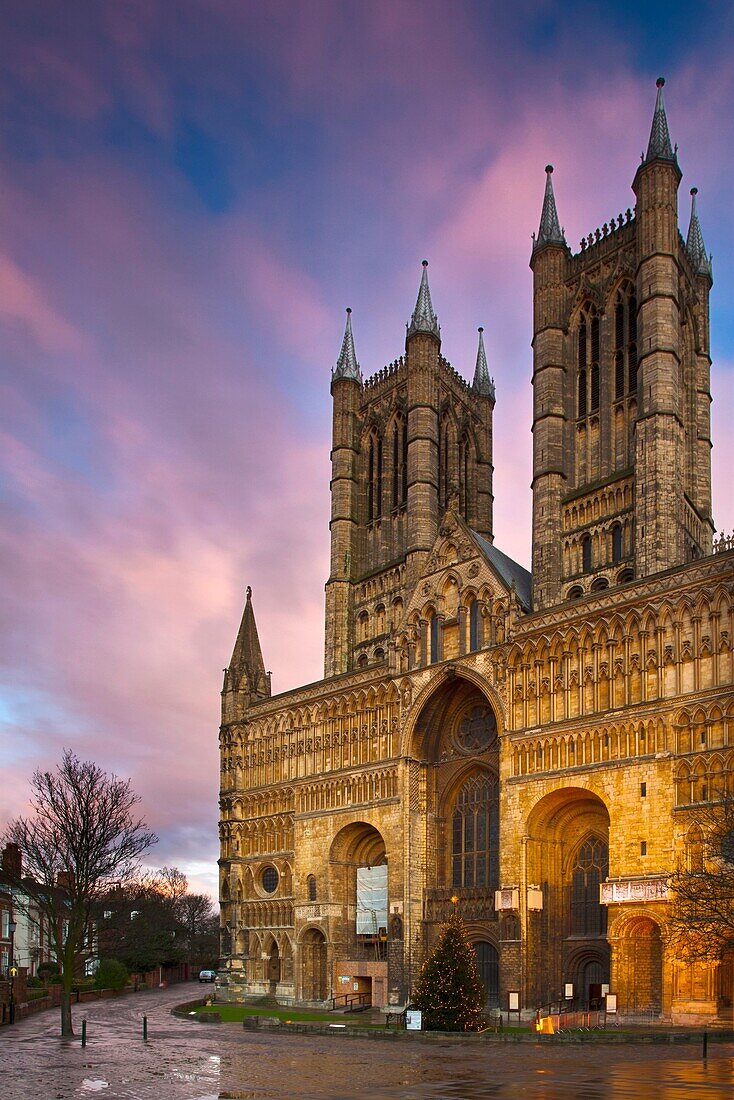 England, Lincolnshire, Lincoln  The main enterance to Lincoln Cathedral in the UK city of Lincoln