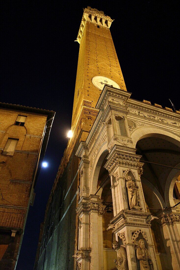 Palazzo Sansedoni P  Pubblico with the Torre del Mangia and chapel, Piazza Il Campo, Siena, Tuscany, Italy