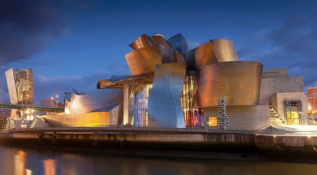 Guggenheim museum, Bilbao, Bizkaia, Spain