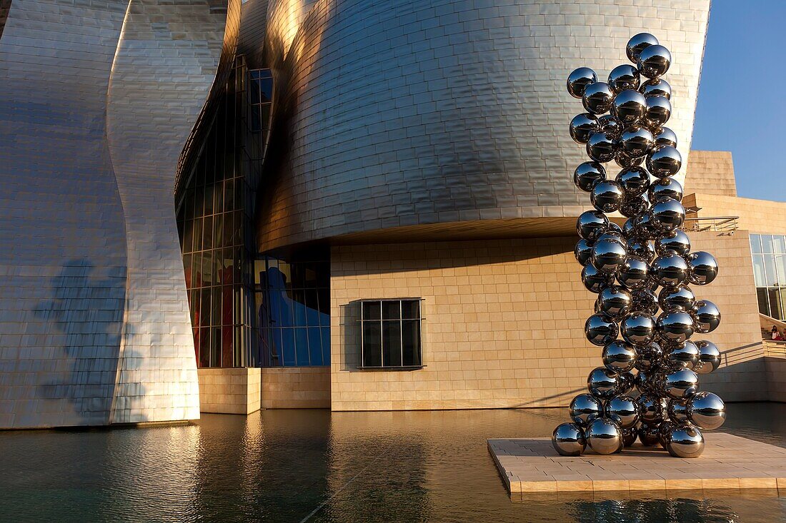 Guggenheim museum, Bilbao, Bizkaia, Spain