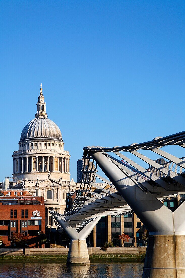The Millenium Bridge and St Paul´s Cathedral, London, UK