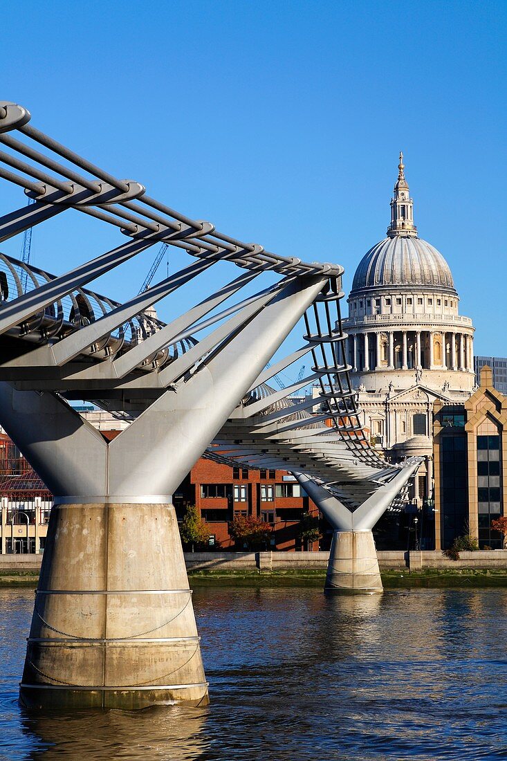 The Millenium Bridge and St Paul´s Cathedral, London, UK
