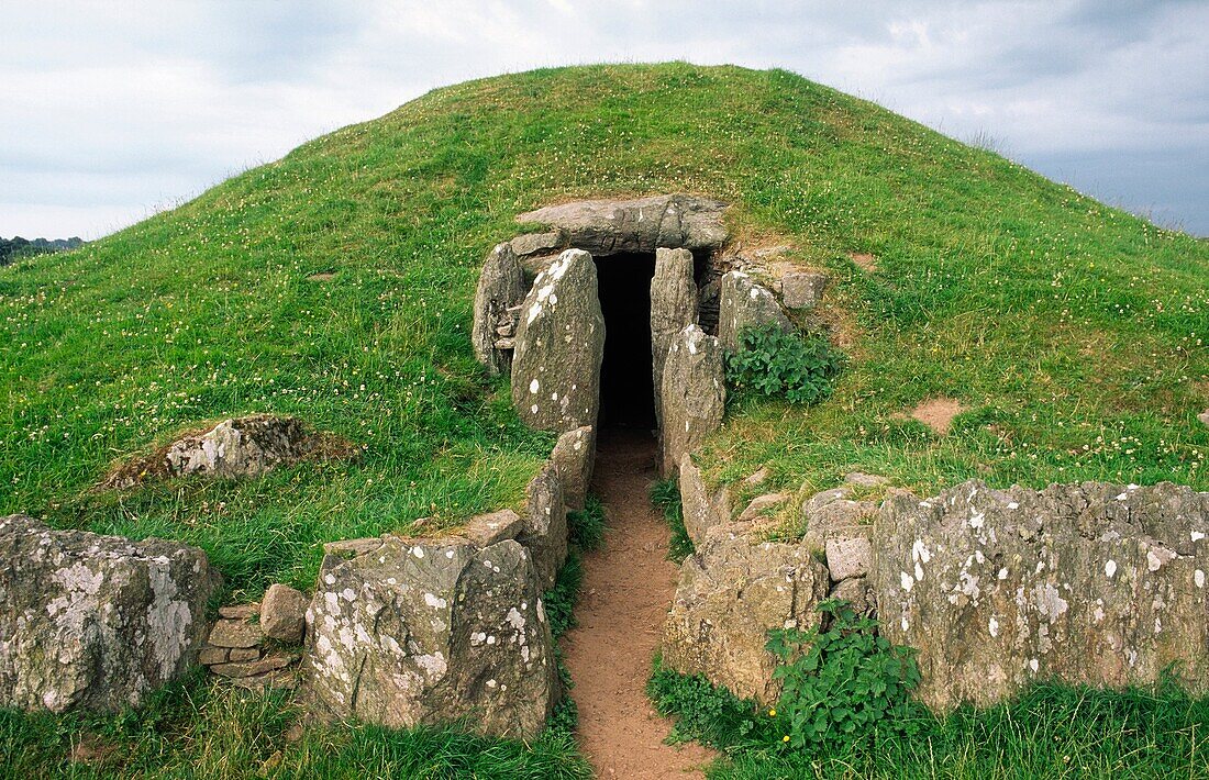 Bryn Celli Ddu prehistoric Bronze Age passage grave tomb on island of Anglesey, north Wales  Entrance seen from the northeast