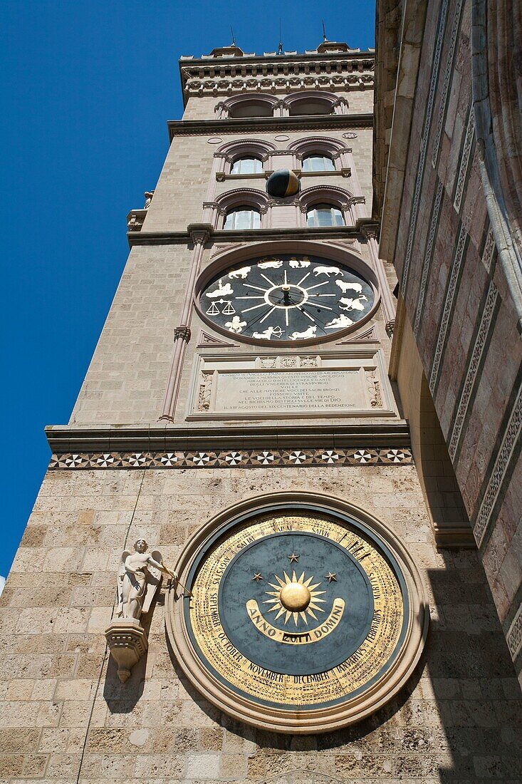 Astrological and astronomical clocks on clock tower, Messina Cathedral, Piazza Del Duomo, Messina, Sicily, Italy