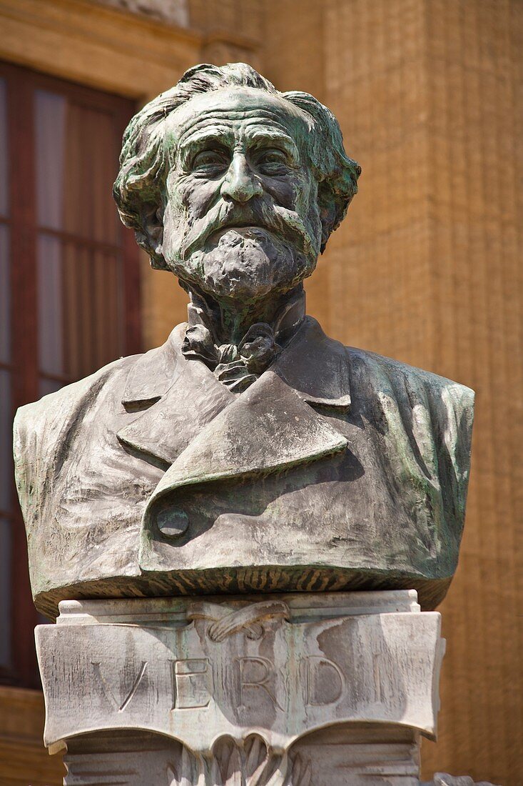 Giuseppe Verdi bust outside Palermo Opera House, Teatro Massimo, Piazza Giuseppe Verdi, Palermo, Sicily, Italy