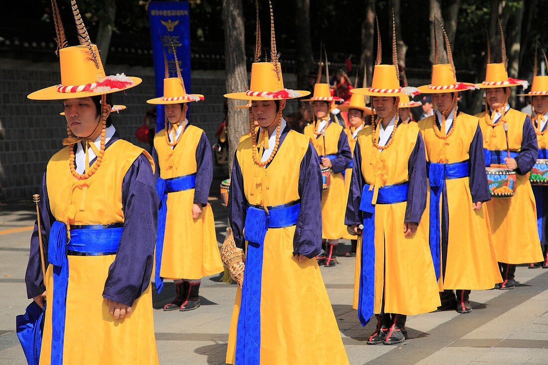 Changing of the Guards, Deoksugung Palace, Palace of Virtuous Longevity, Seoul, South Korea, Asia