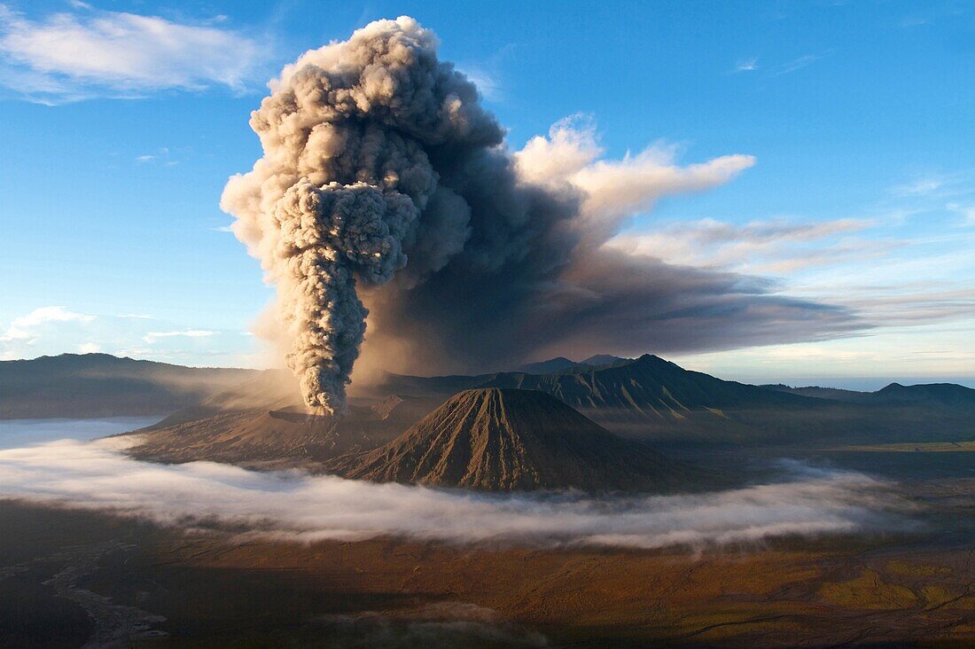 Asia, Indonesia, Java, Bromo volcano in eruption