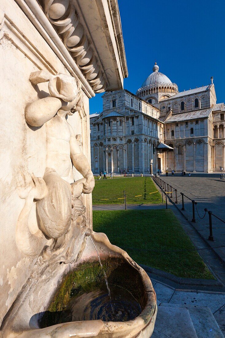 Fontana dei Putti and Cathedral of Santa Maria, Pisa, Toscana, Italy, Europe