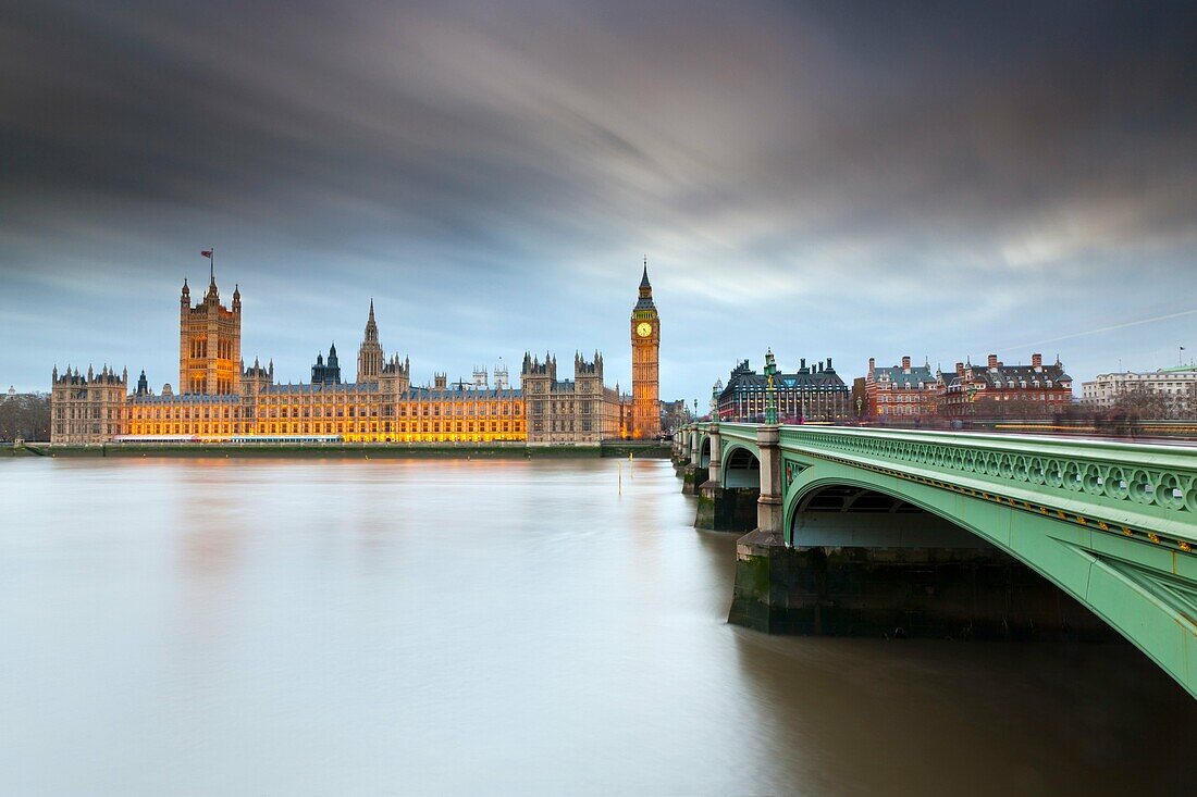 Houses of Parliament with Clock Tower (Big Ben) and Westminster Bridge spanning the River Thames, London, England, UK, Europe