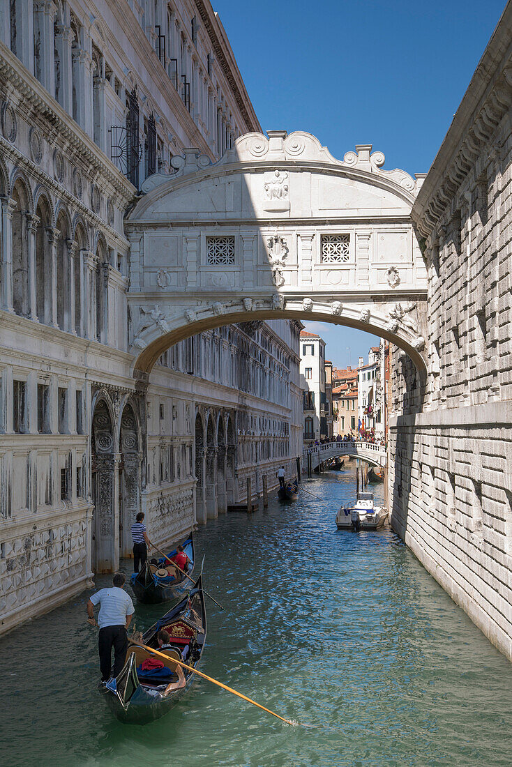 Gondolieri rowing gondolas with tourists beneath the Bridge of Sighs, Venice, Veneto, Italy, Europe