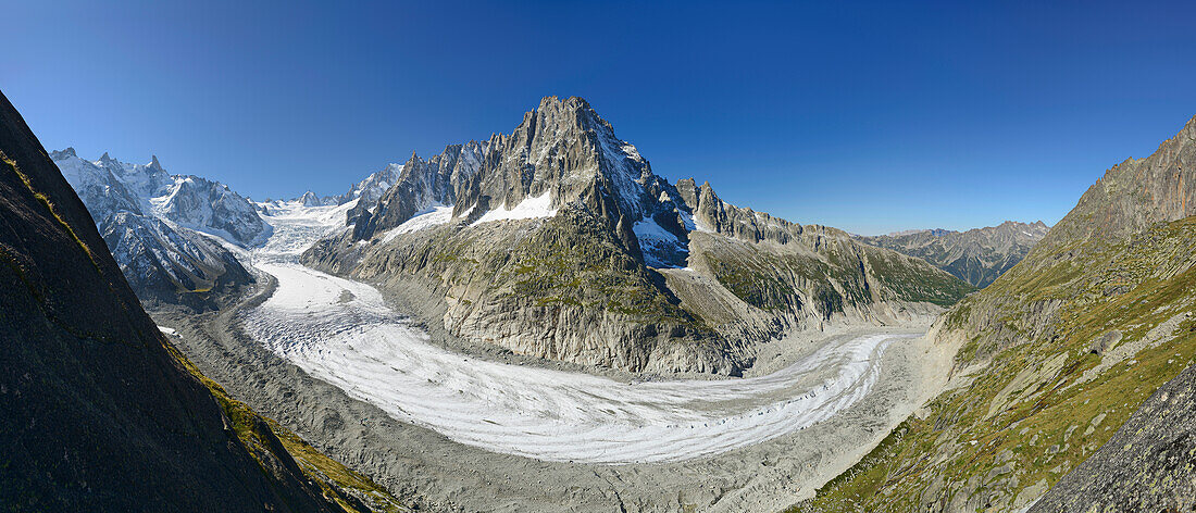 Panorama mit Blick auf Gletscher Mer de Glace, Mont Blanc-Gruppe, Mont Blanc, Chamonix, Savoyen, Frankreich