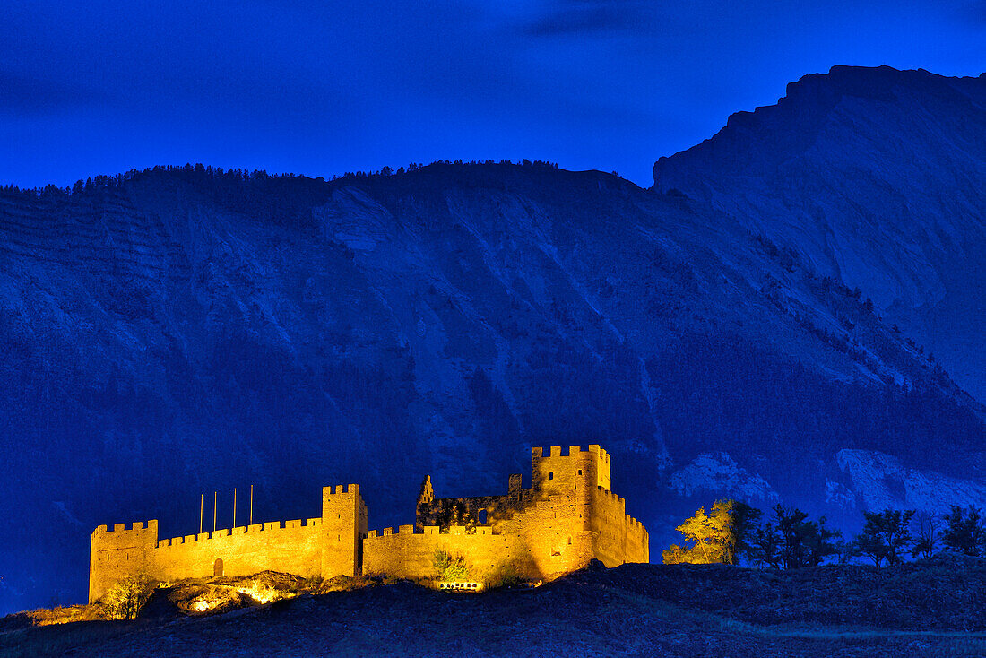 Burg Tourbillon im Abendlicht, Château de Tourbillon, Sitten, Sion, Wallis, Schweiz