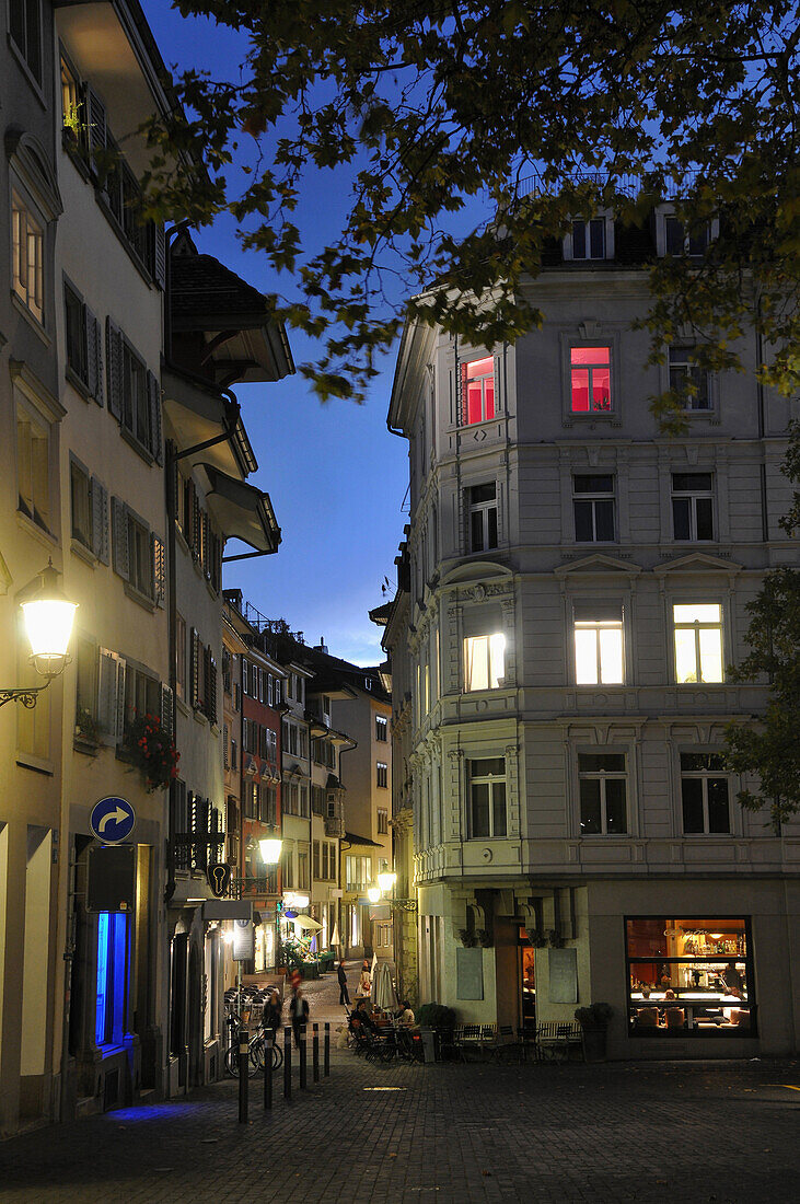 Häuser in der Altstadt am Abend, Zürich, Schweiz, Europa