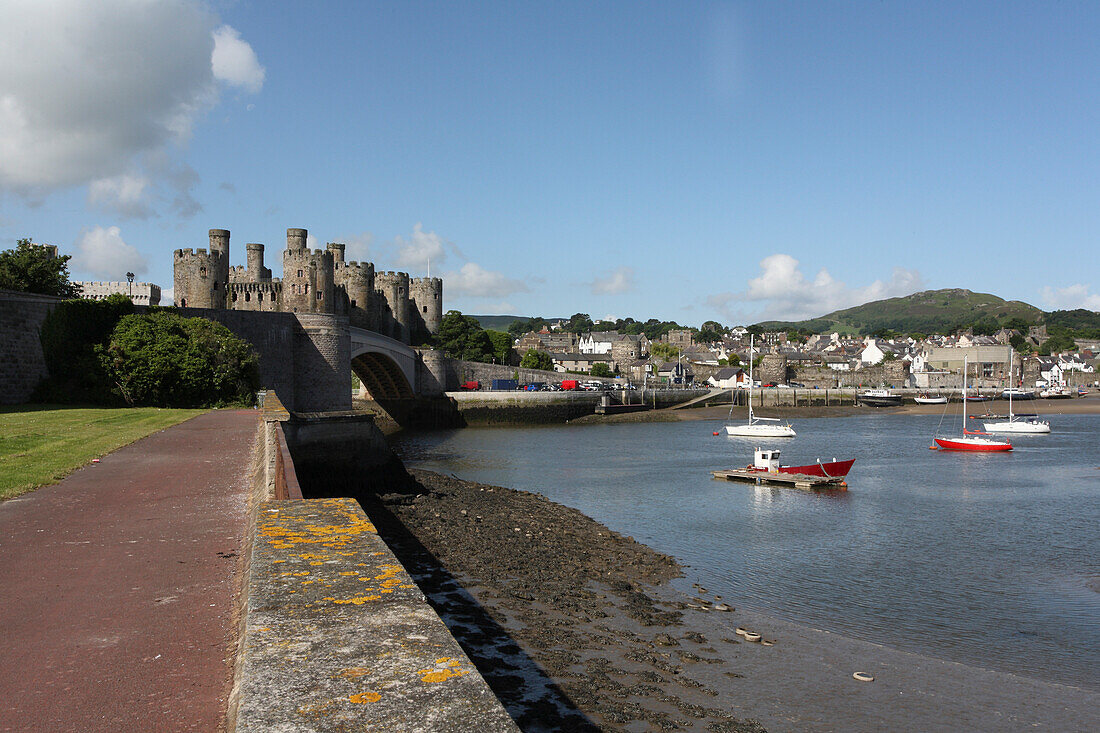 The small town Conwy with castle and harbour, North Wales, Great Britain, Europe