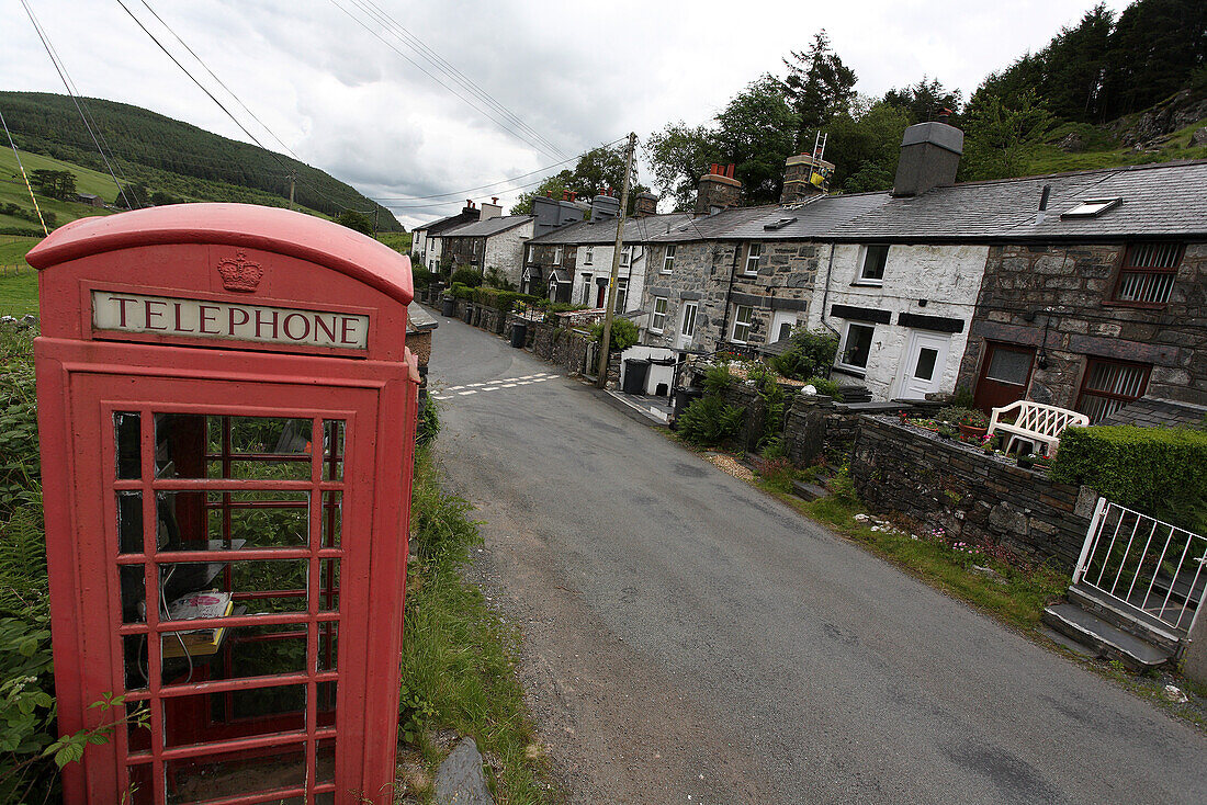 Telefonzelle in dem kleinen Dorf Carrog, Nord Wales, Großbritannien, Europa