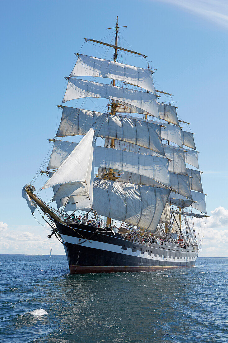 Russisches Segelschulschiff Krusenstern auf der Ostsee vor Warnemünde zur Hanse Sail, Rostock, Mecklenburg Vorpommern, Deutschland, Europa