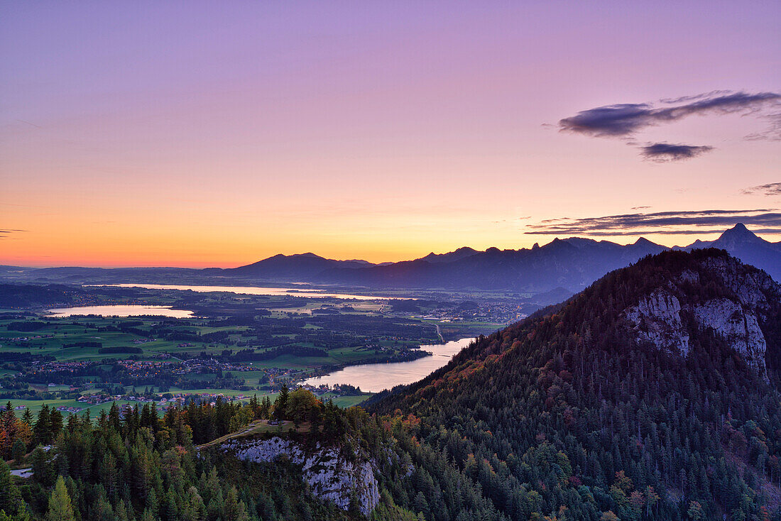 Hopfensee, Forggensee und Weißensee mit Ammergauer Alpen im Hintergrund, Falkenstein, Allgäuer Alpen, Allgäu, Schwaben, Bayern, Deutschland