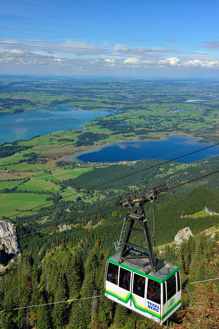 Tegelbergbahn mit Forggensee und Bannwaldsee, Tegelberg, Ammergauer Alpen, Allgäu, Schwaben, Bayern, Deutschland