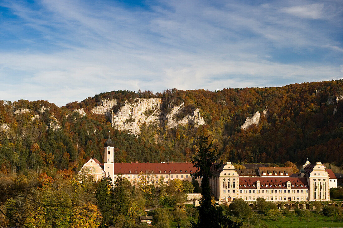 Blick auf Erzabtei Beuron, Benediktinerkloster, Oberes Donautal, Schwäbische Alb, Baden-Württemberg, Deutschland, Europa