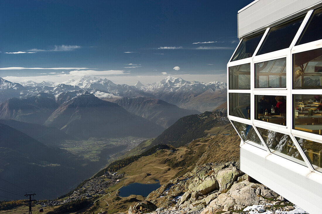 Aussichtspunkt am Bettmerhorn, Bettmeralp, im Hintergrund die Walliser Alpen und das Rhonetal, Kanton Wallis, Schweiz, Europa
