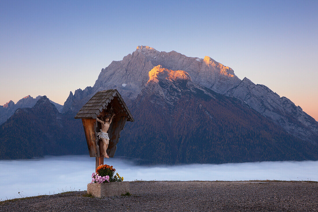 Wayside cross and view over the fog in the valley onto Hochkalter, Berchtesgaden region, Berchtesgaden National Park, Upper Bavaria, Germany, Europe