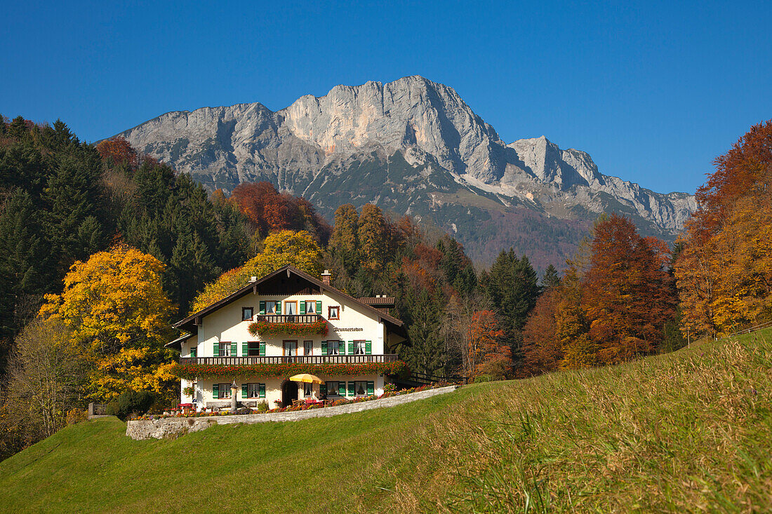 Bauernhof bei Maria Gern, Blick zum Untersberg, Berchtesgadener Land, Nationalpark Berchtesgaden, Oberbayern, Bayern, Deutschland, Europa