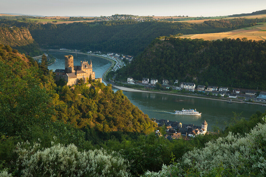 Excursion ship at St Goarshausen with Katz castle, Rhine river, Rhineland-Palatinate, Germany