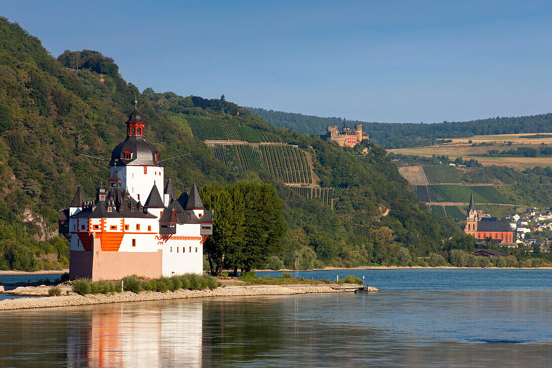 View over the Rhine river to Pfalzgrafenstein castle Schoenburg castle and Liebfrauenkirche in the bachground, Unesco World Cultural Heritage, near Oberwesel, Rhine river, Rhineland-Palatinate, Germany